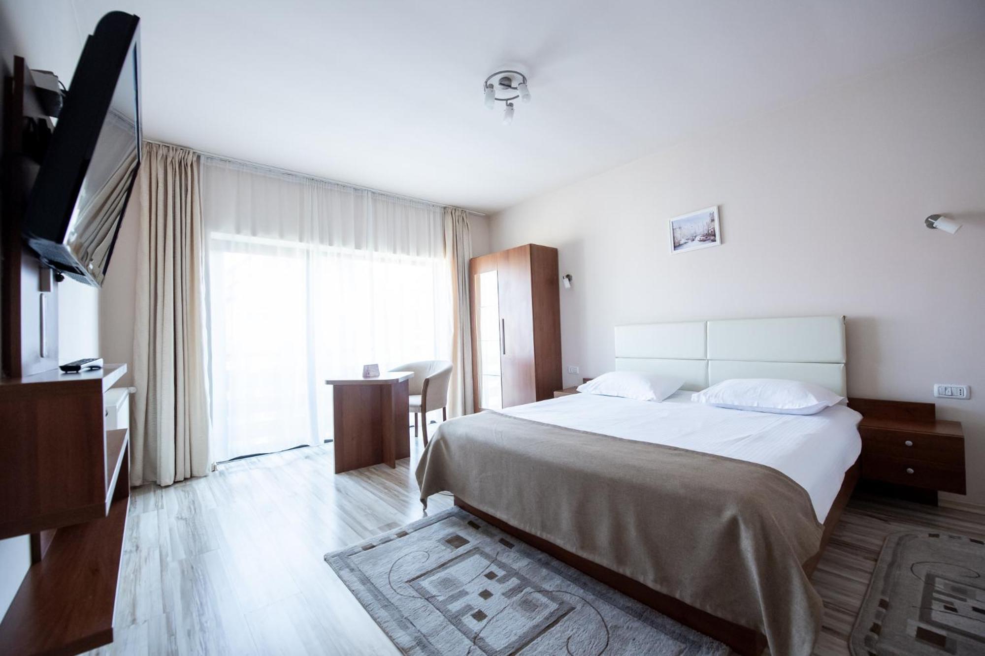เพนซีนูเนีย แอนดี้ Hotel บราชอฟ ภายนอก รูปภาพ