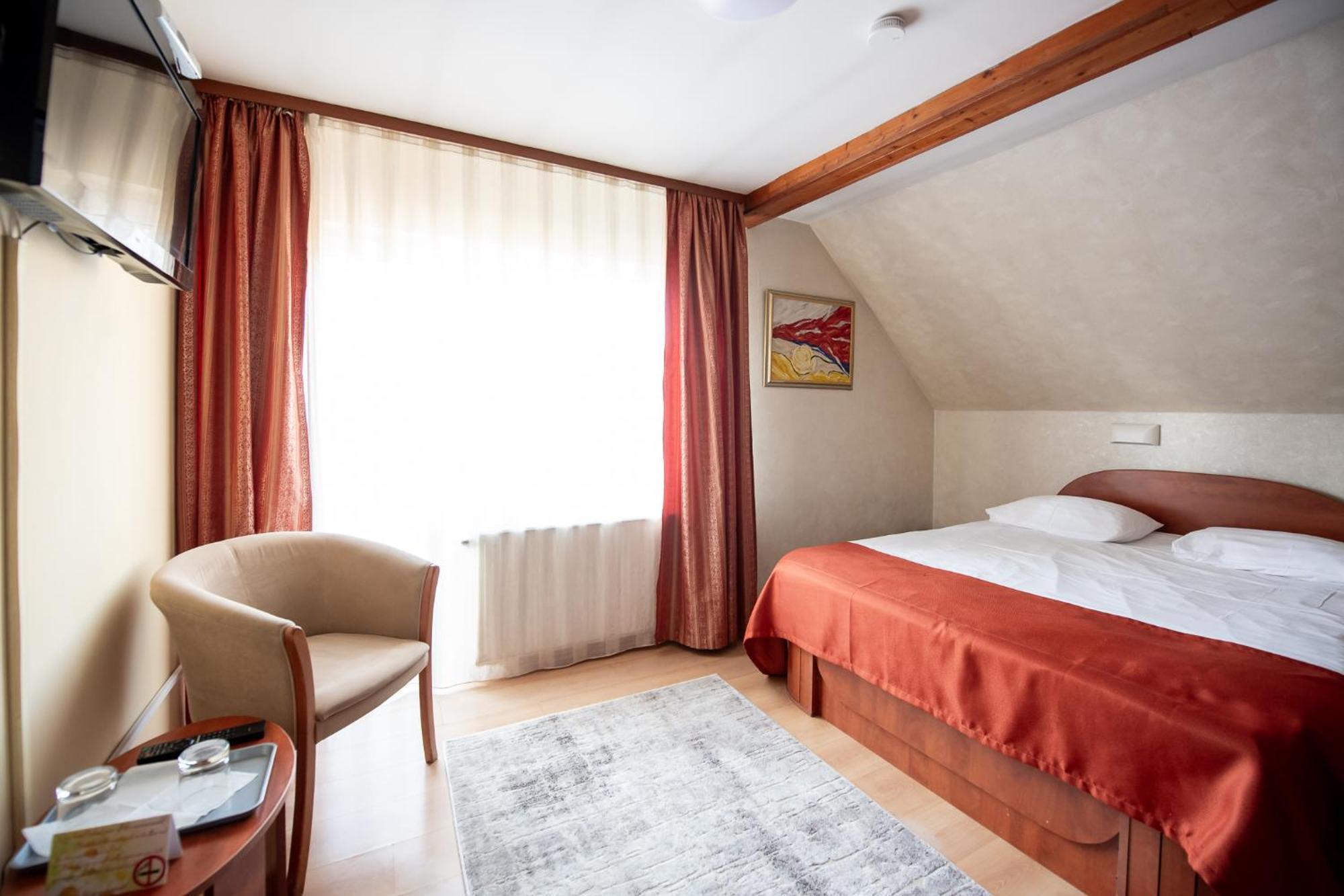 เพนซีนูเนีย แอนดี้ Hotel บราชอฟ ภายนอก รูปภาพ