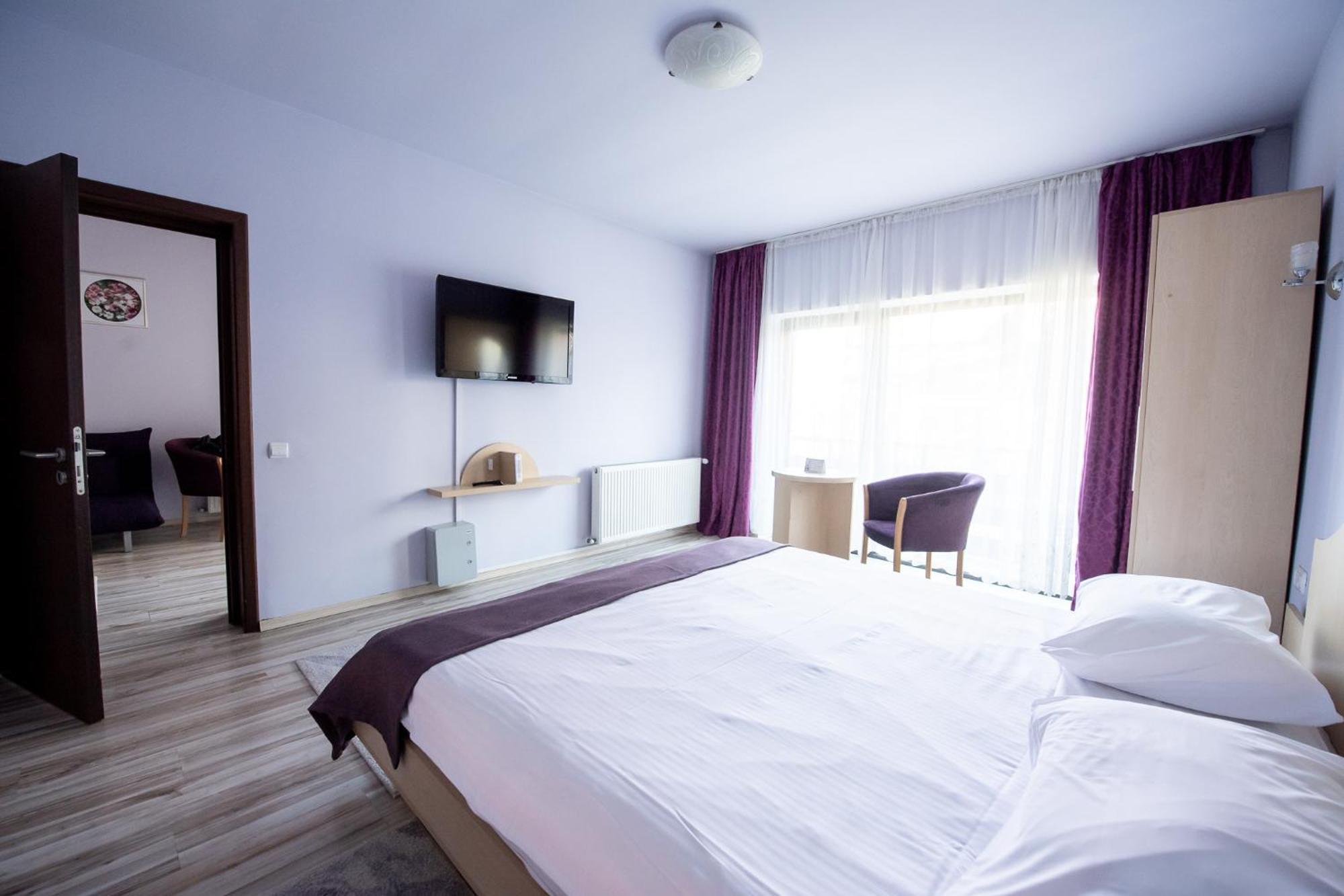 เพนซีนูเนีย แอนดี้ Hotel บราชอฟ ภายนอก รูปภาพ